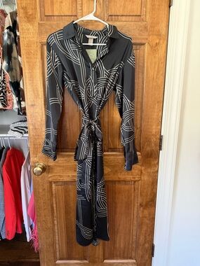 H&M Black Long-Sleeve Geometric Shirt Dress with Tie